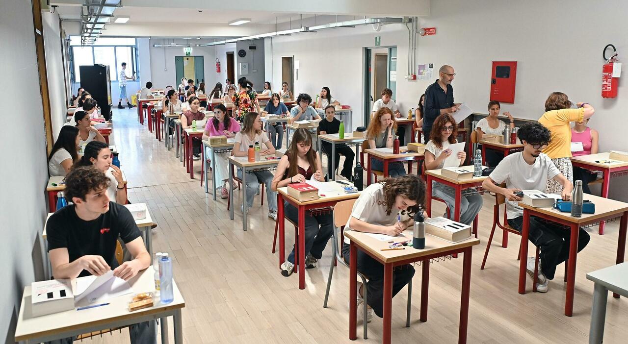 ​Maturità 2026, il bestiario degli strafalcioni: Il fu Mattia Bazar, Hitler autore di Minecraft e la Guerra dei Sette Nani. Gli errori colossali