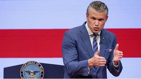 Hegseth a Quantico: «Niente drag queen né pronomi», via al 20% dei generali