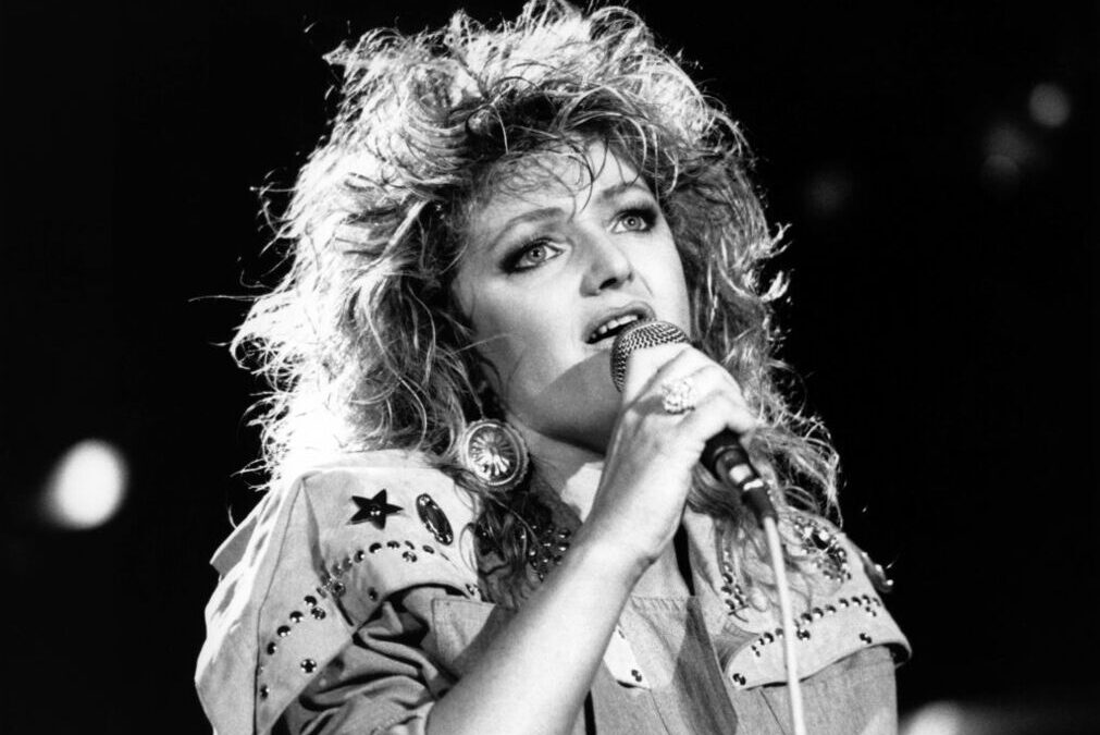 Bonnie Tyler: un tuffo negli Anni 80. Foto shock dei capelli Foto 2