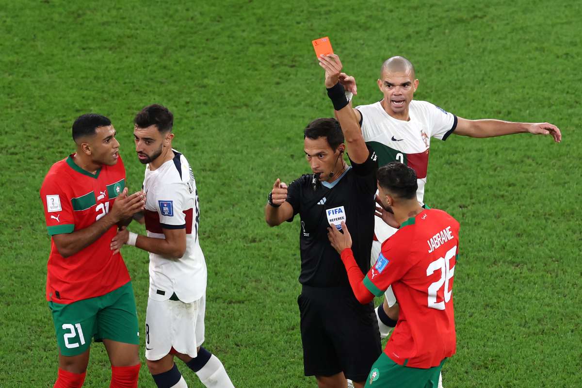 Il re delle espulsioni per Francia-Marocco: torna il dibattito sugli arbitri
