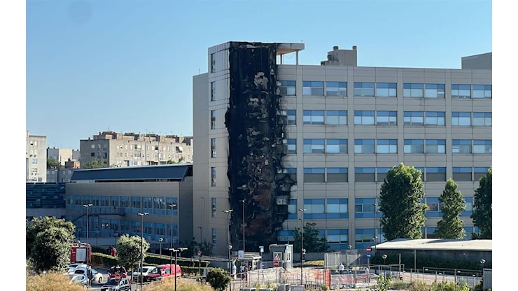 Incendio all'Ospedale del Mare di Napoli, evacuazione parziale - Sky TG24