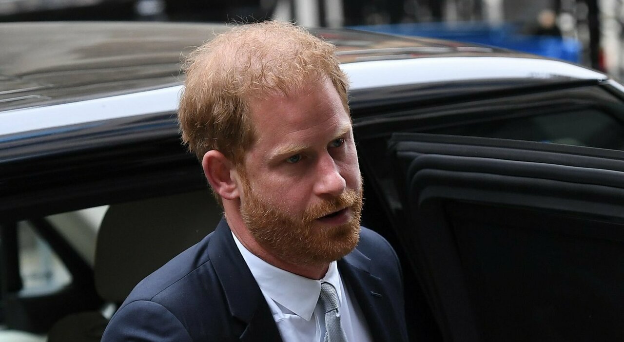 Harry a Londra, ma non andrà a Buckingham Palace, l'ok fuori tempo massimo, il no del Palazzo reale e la pace con il Re sempre più lontana