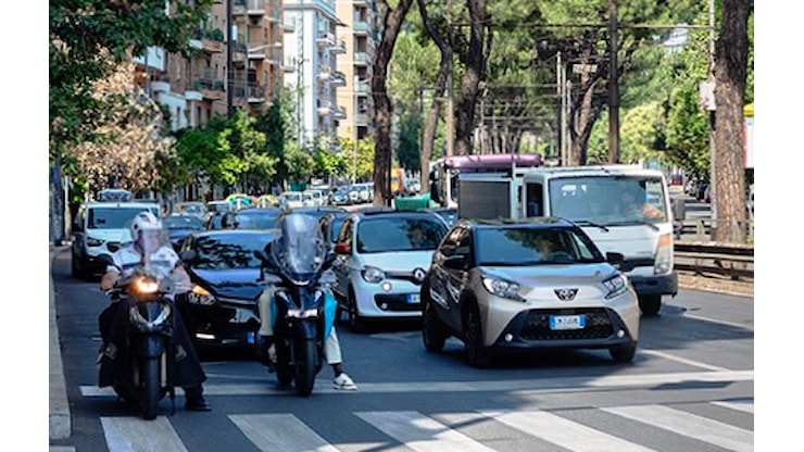 Troppo smog a Roma, domenica 14 dicembre stop alle auto inquinanti - Canale 10