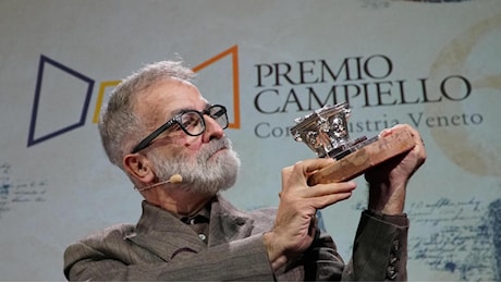 Marcello Fois vince il Campiello con L’immensa distrazione e lo dedica a Michela Murgia