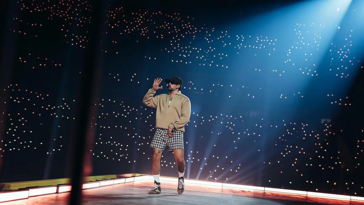 Da Chanel a Schiaparelli, la moda impazzisce per Bad Bunny