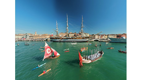 Amerigo Vespucci a Venezia, il corteo acqueo e l'omaggio della città alla nave scuola