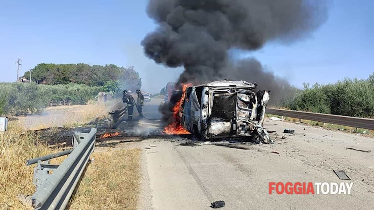 Terrore sulla Sp 231 a Cerignola: spari e fiamme nell'assalto a un blindato della Battistolli - FoggiaToday - cronaca e notizie da Foggia