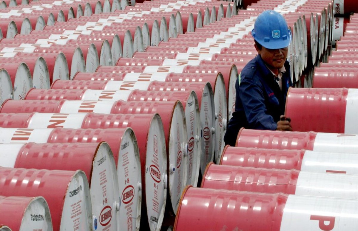 Petrolio e gas risalgono: Brent sopra 90 dollari al barile