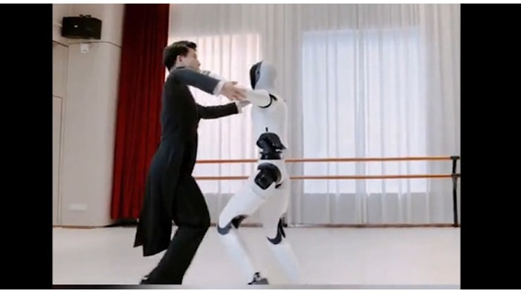 Cina, robot danza in duetto con partner umano - Il Messaggero