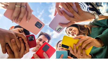 Meta viola il Digital Services Act: Ue accusa Instagram e Facebook di design che crea dipendenza nei minori
