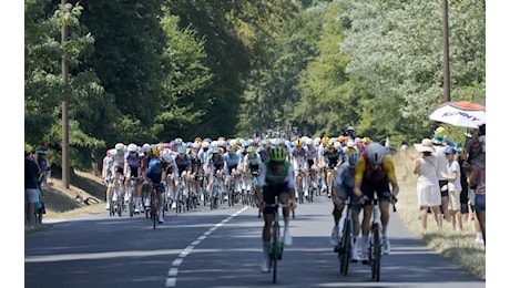 Tour de France 2026, Pogacar domina la 10ª tappa sul Massiccio Centrale