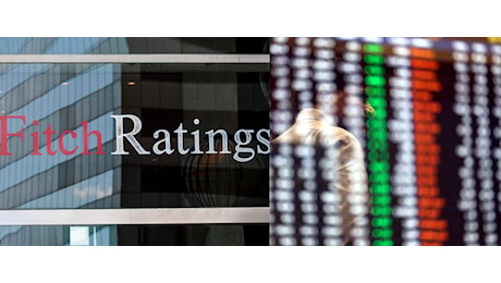 Fitch alza le stime sul Pil globale 2026, Italia da 0,6% a 1%