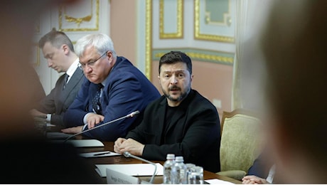 Zelensky apre a negoziati ma chiede un passo russo, Rutte: “Kiev sta andando bene”. Vertice Putin-Lukashenko a Valdai