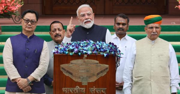 Modi, 'istituiremo corti prioritarie per le presunte fughe notizie agli esami'