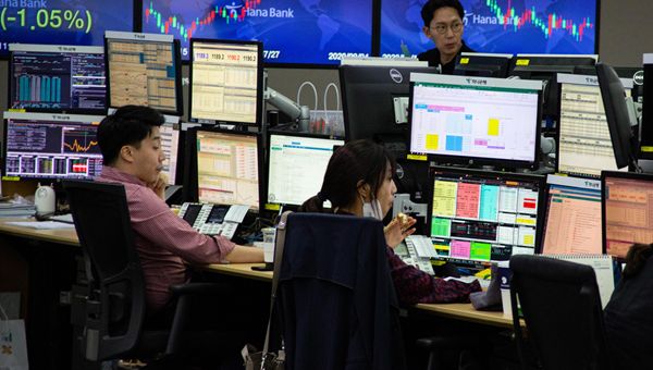 Borse asiatiche miste, yen ai minimi da 40 anni sul dollaro