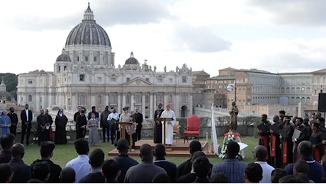 Papa Leone XIV lascia il Gemelli, la Cei: «Le siamo stati vicini con la preghiera»