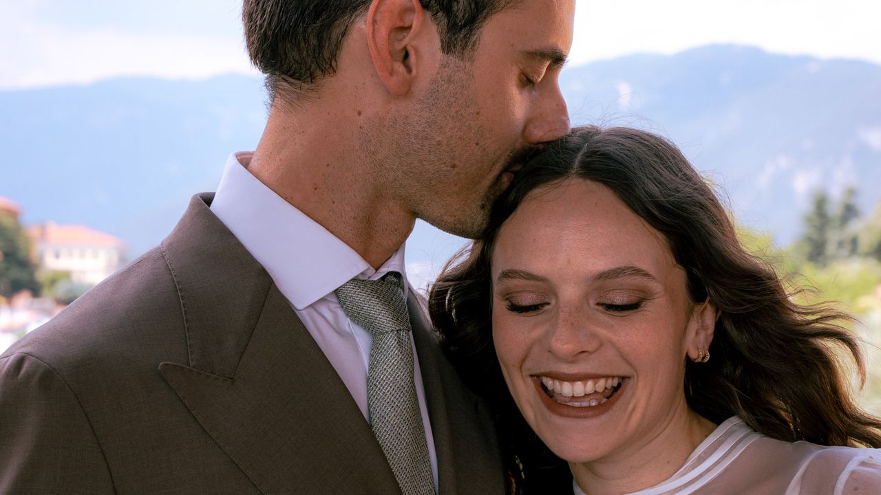 Francesca Michielin, una sposa fuori dal comune con mermaid waves e manicure verde pistacchio