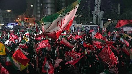 Iran interrompe gli impegni con gli USA dopo l’escalation