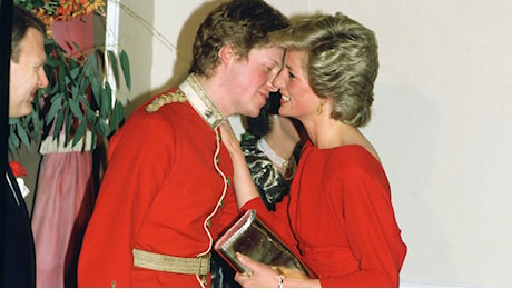 Diana, Spencer contro Carlo III: “La bara era pesante per il piombo, ma le sue parole lo furono di più”