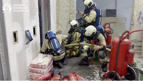 Bruxelles, i vigili del fuoco aprono l'ascensore della torre OXY: Purtroppo erano tutti morti