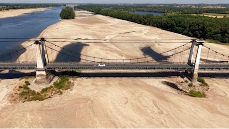 La Loira si prosciuga, il fiume più lungo di Francia ridotto a un banco di sabbia