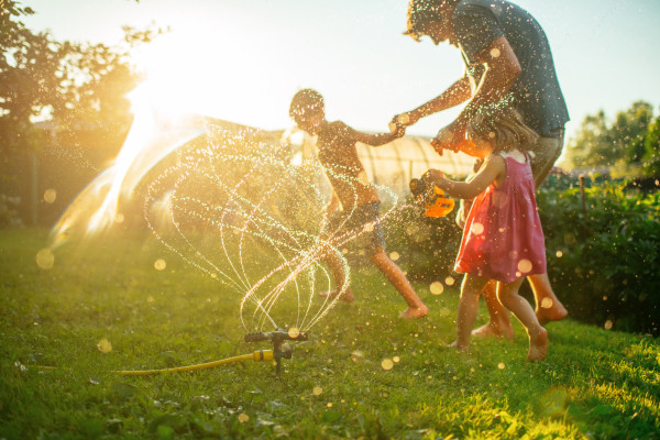 Caldo estremo, la nuova normalità: come proteggere bambini, nonni e donne in gravidanza (oltre il “condizionatore facile”)