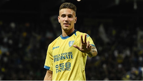 Raimondo firma la tripletta, il Frosinone travolge il Sassuolo 4-2