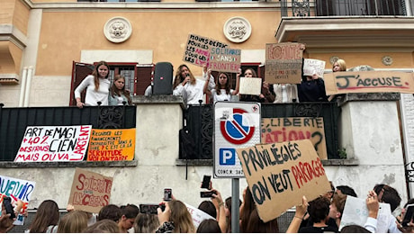 Occupazioni al Lattanzio e al Levi Civita, studenti in piazza anche allo Chateaubriand