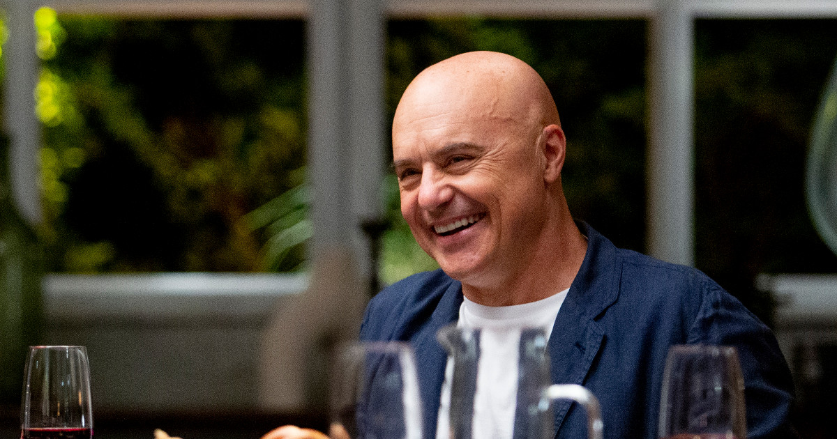 Con mia moglie Luisa Ranieri ci siamo dati una regola che mi fa venire ancora più voglia di svegliarmi con lei e mettermi a cantare. Montalbano? Ho smesso perché non c'erano più le condizioni: parla Luca Zingaretti