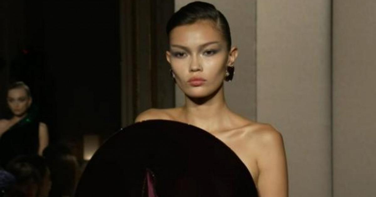 Il boudoir di Armani Privè in passerella a Parigi