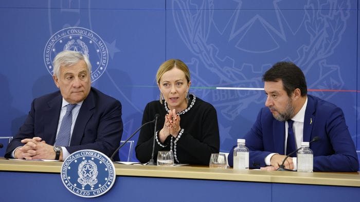 La Premier serra le fila, ma le grane restano
