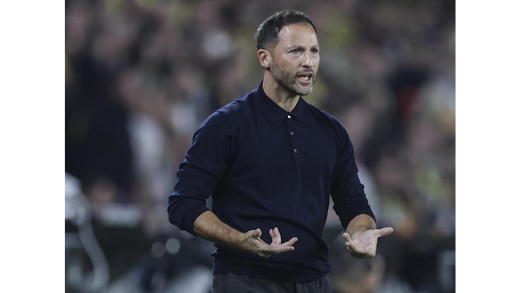 Domenico Tedesco, il nuovo allenatore del Bologna: «Da giovane il codino come Baggio, la laurea in ingegneria e il lavoro alla Mercedes. Parla sei lingue e ama Lucio Dalla» - Corriere di Bologna