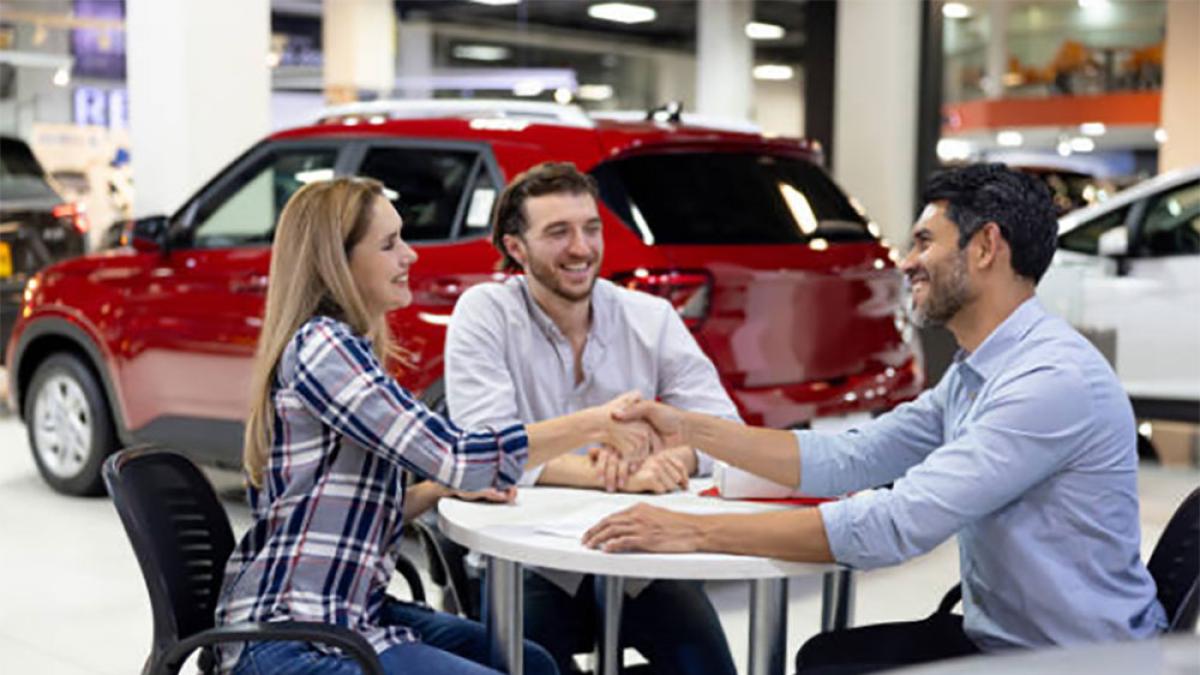 Auto nuova: servono almeno 11 stipendi per comprarla