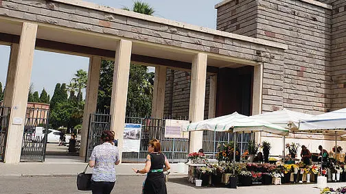 Troppo caldo a Cagliari, scatta l’allerta rossa: chiude il cimitero di San Michele