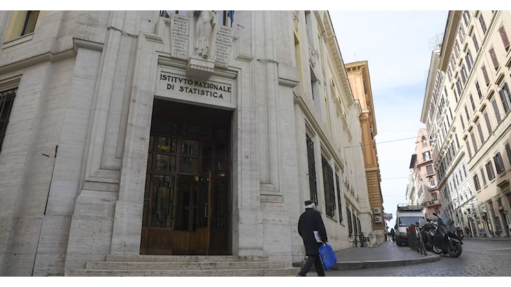 Istat: nel terzo trimestre calo degli occupati (-45mila) ma il tasso di disoccupazione scende - Il Sole 24 ORE