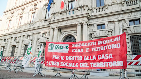 Case popolari a Milano, 17mila famiglie in attesa e meno di mille assegnazioni all'anno