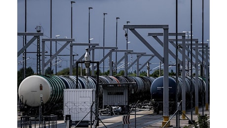 Petrolio +7,8% a New York, borse USA in rosso: cosa sta succedendo