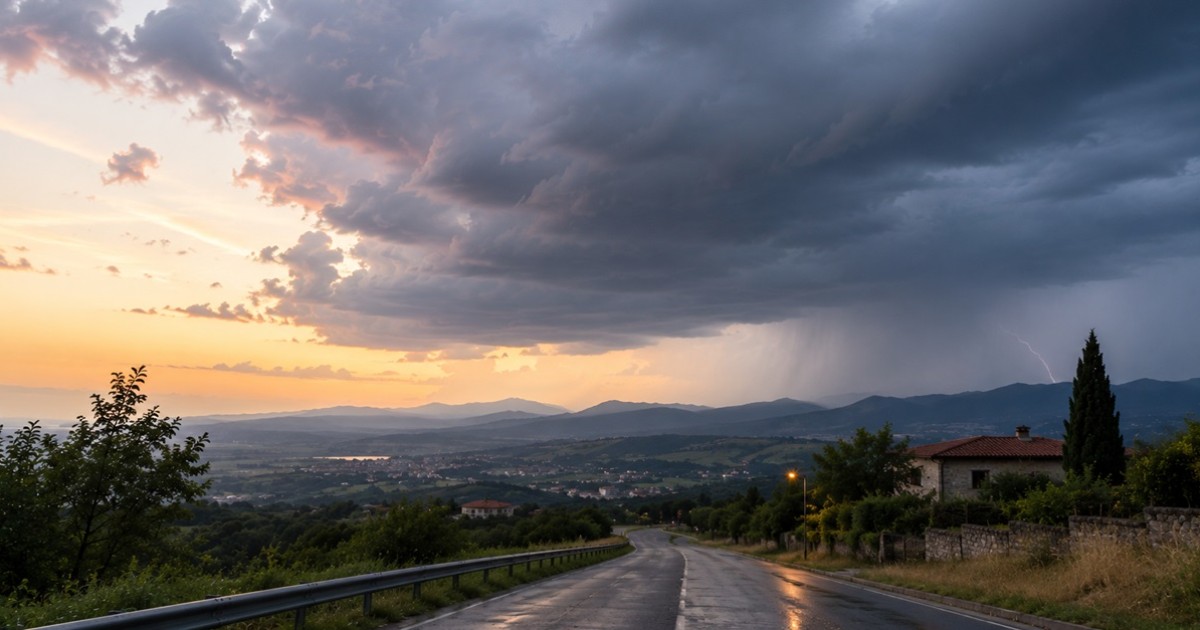 Perturbazione spazza-caldo a fine luglio, maltempo e temperature in picchiata