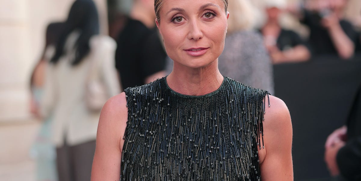Anna Ferzetti rilancia il top di paillettes (elegantissimo, raffinatissimo etc) che funziona sempre