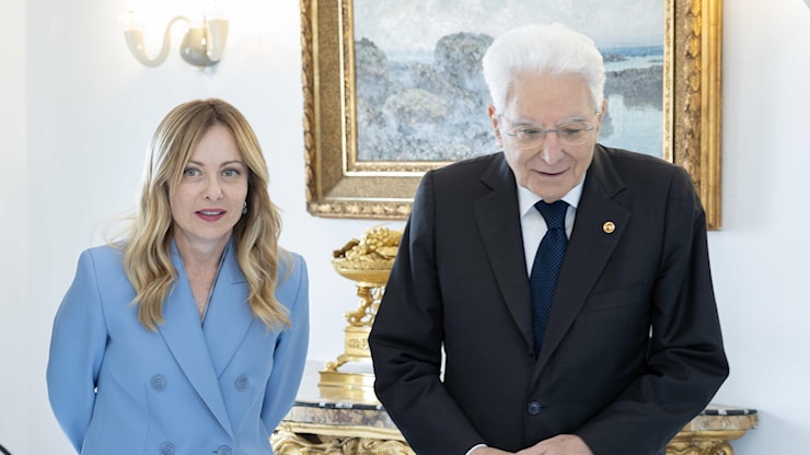 Meloni vuole rientrare nei giochi, e Mattarella le dà una mano - HuffPost Italia