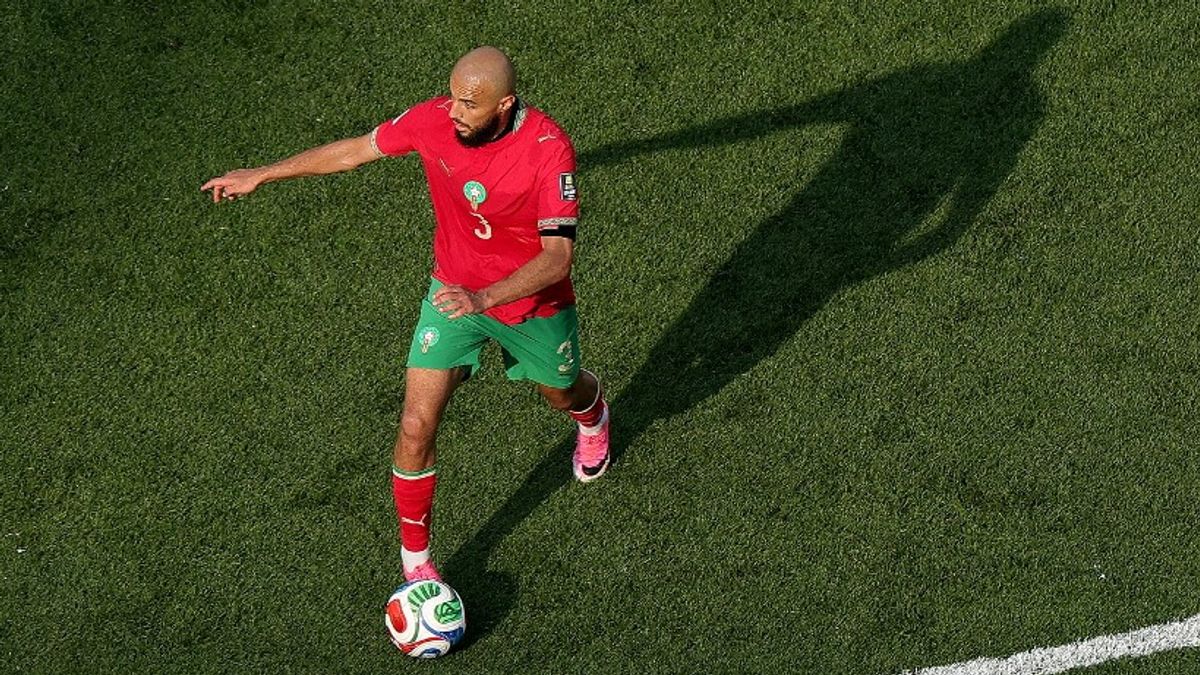 Mercato Milan, l'indizio su Mazraoui: il Manchester United sta già cercando il sostituto
