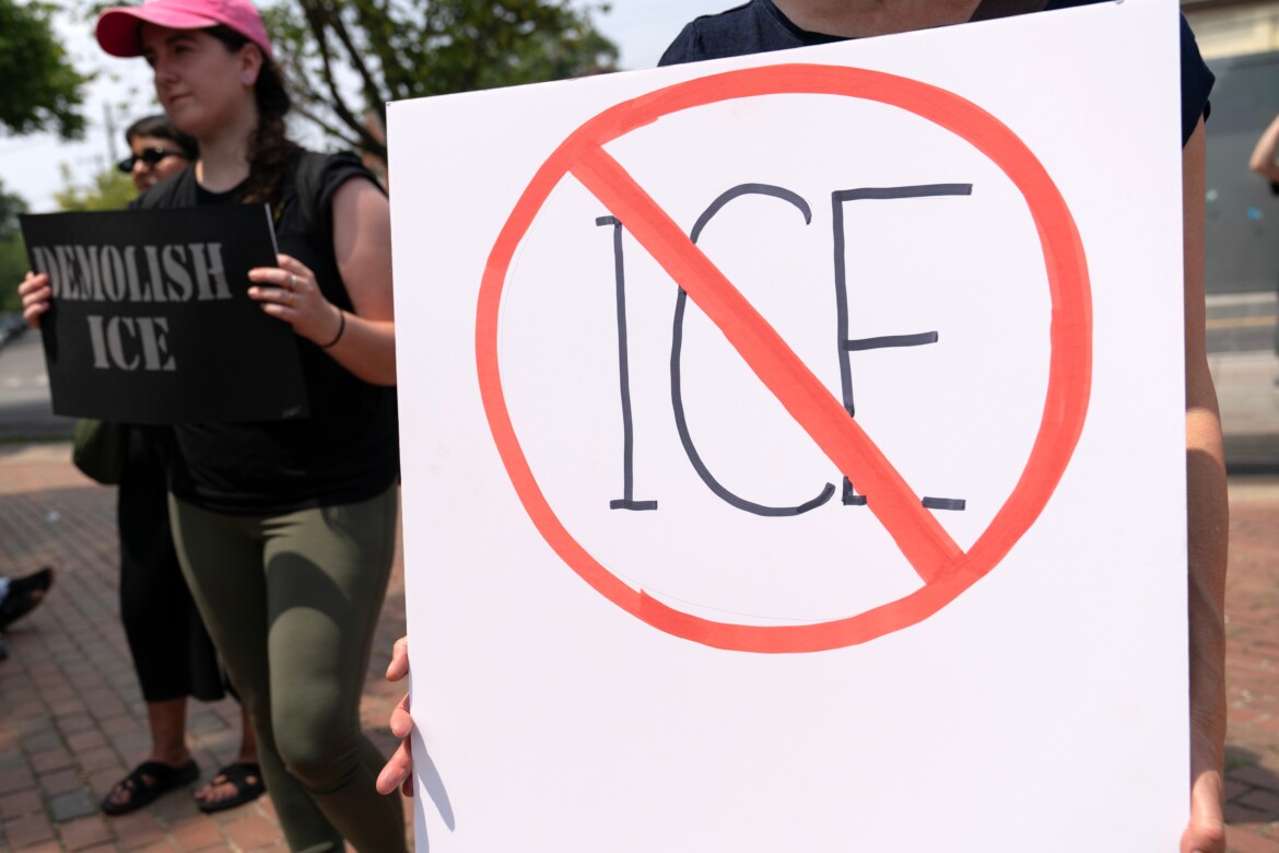 L’attacco all’Ice e i controlli che si allentano