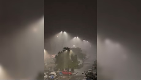 Roma, la notte della bomba d'acqua: 120 interventi dei vigili del fuoco e allerta gialla