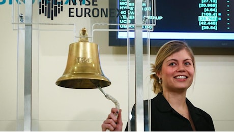 Piazza Affari regge l'urto delle tensioni internazionali, mentre l'Europa affonda tra timori di guerra e crollo dei chip