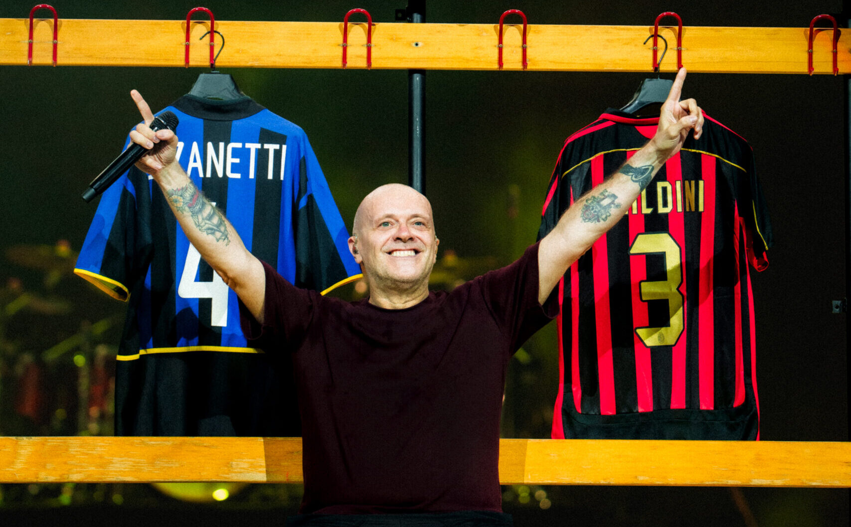 Pezzali chiude il tour dei record conquistando San Siro: è Max la ‘Nazionale del 2006’