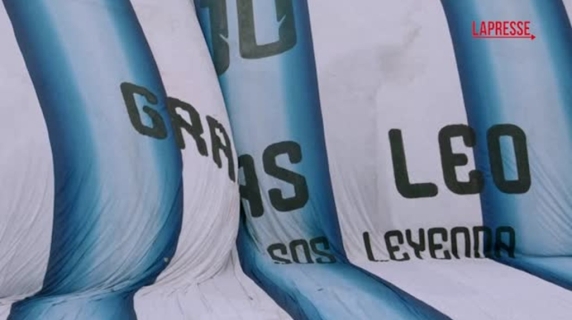 L'omaggio di Rosario a Messi: spunta una maglia gigante per il capitano argentino