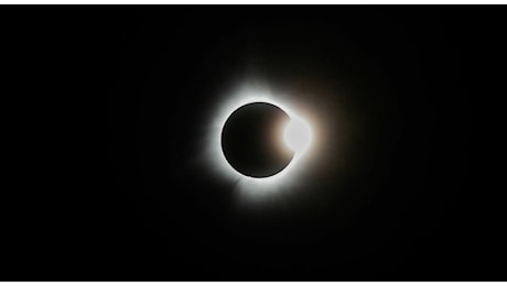 Eclissi di Sole 2026 a Milano, l’ora e i consigli per vederla