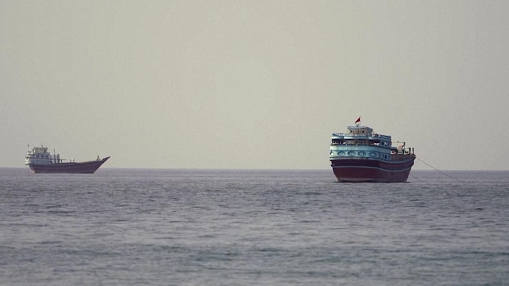 La quiete nella tempesta: l'attesa infinita delle navi nello stretto di Hormuz - la Repubblica