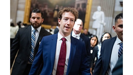 Ue, Instagram e Facebook creano dipendenza: meta rischia 10mld multa