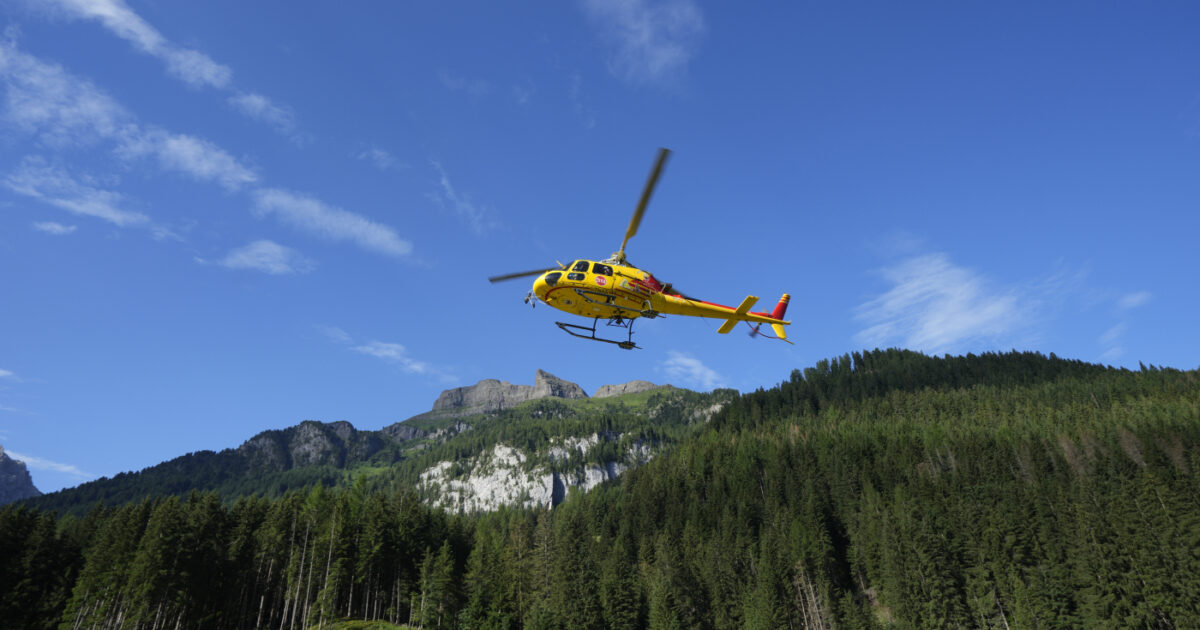 Alpinista precipita per 15 metri sulle Dolomiti Ampezzane, salvata dalla compagna di cordata